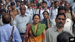 População mundial atinge os 7 mil milhões de habitantes, a India (foto) e a China representam 37 por cento da população planetária