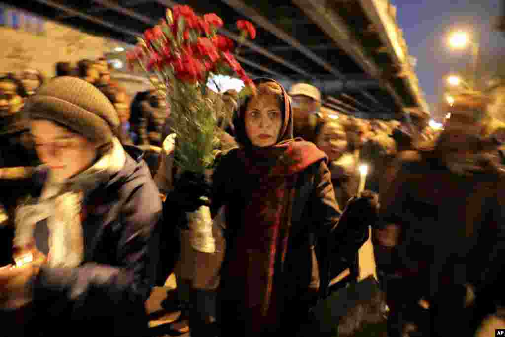Teherán, capital de Irán, vio desfilar a quienes expresaron sus condolencias por las víctimas en el avión derribado "por error" a manos del ejército iraní.