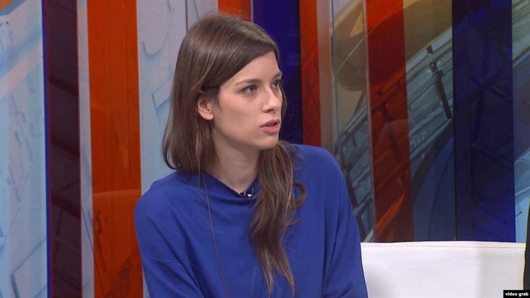 Ksenija Radovanović, aktivistkinja "Ne davimo Beograd", tokom gostovanja u studiju regionalne televizije N1 u Beogradu. (Foto: vebsajt N1)