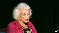 En esta foto de archivo del 17 de septiembre de 2014, la Jueza jubilada de la Corte Suprema de Estados Unidos, Sandra Day O'Connor, habla durante una conferencia.