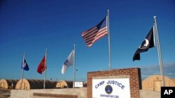 2 người Hồi giáo Uighur được thả khỏi nhà tù Guantanamo và tái định cư ở El Salvador.