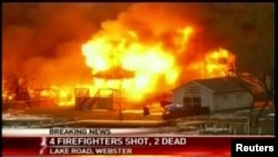Escena del incendio en Webster, cerca de Rochester, Nueva York.