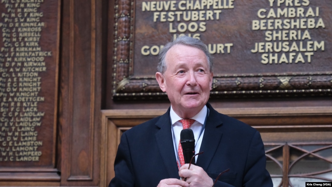 英國上議院議員奧爾頓勳爵（Lord David Alton）。(美國之音記者 鄭樂捷拍攝)