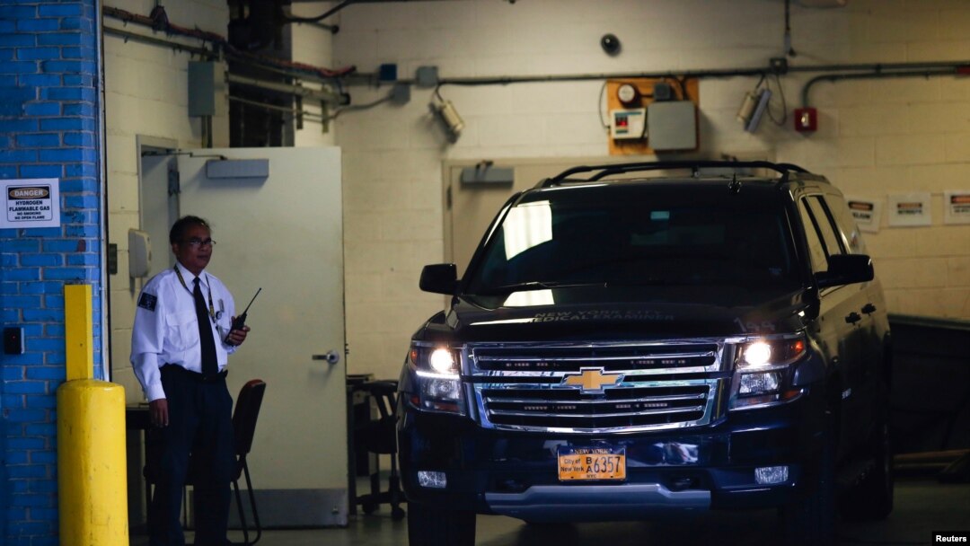 A car reportedly carrying the body of financier Jeffrey Epstein arrives to the medical examiner after he was found dead in his cell in the Manhattan Correctional Center of New York City, New York, Aug. 10, 2019. 