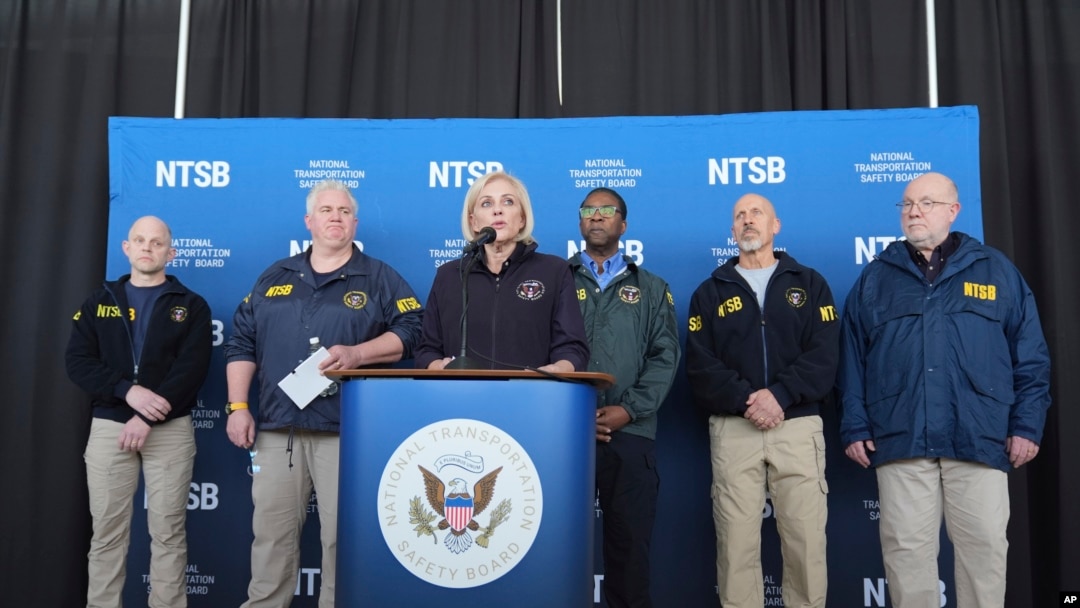 La Junta Nacional de Seguridad en el Transporte, liderada por Jennifer Homendy, habla en una conferencia de prensa el 30 de enero de 2025.