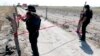 Policías acordonan la entrada del "Rancho Izaguirre", en Teuchitlán, México, donde se encontraron al menos 3 crematorios de restos humanos, el 10 de marzo de 2025.