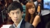 香港民主派護本土議員入議會 混亂中休會 未宣誓