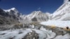  ལ་དྭགས་ཀྱི་གངས་རི་རྣམས་ཞུ་སྟེ་ཆུ་ཇེ་དཀོན་དུ་གྱུར།