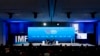 El presidente del Grupo del Banco Mundial, David Malpass, a la derecha, habla con John Lipsky durante la reunión anual de 2022 de esa entidad y el FMI en Washington, el miércoles 12 de octubre de 2022.