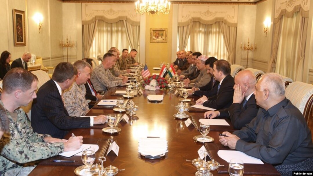 General Jozef Denford Irbilda kurd rasmiylari bilan uchrashmoqda