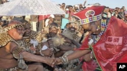 Đám cưới của Tổng thống Nam Phi Jacob Zuma và bà Bongi Ngema (phải) tại làng Nkandla, tỉnh KwaZulu Natl