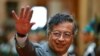 El presidente colombiano Gustavo Petro llega al Congreso de Uruguay para asistir a la ceremonia de juramentación del presidente electo Yamandu Orsi, el sábado 1 de marzo de 2025, en Montevideo. 