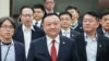中國上海市副市長華源率團抵達台北松山機場出席“雙城論壇”。 (2024年12月16日)