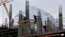 Sochida 2014-yil Qichki Olimpiya o'yinlariga otel qurilmoqda, Rossiya, 4-fevral, 2014-yil
