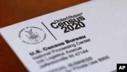 지난해 미국 내 각 가정에 배송된 '2020 인구조사' 설문 용지. (자료사진)
