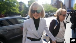 E. Jean Carroll llega a la corte federal en Nueva York, el 8 de mayo de 2023. 