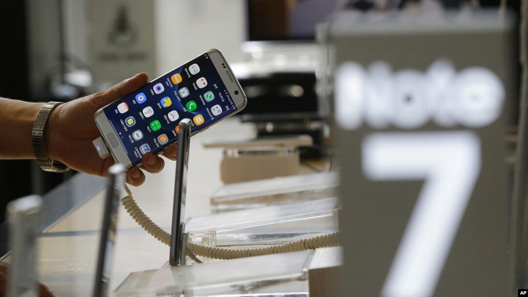 Samsung pidió a quienes tengan un Galaxy Note 7 que lo apaguen y busquen un reembolso o lo cambien por otro teléfono.