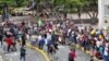 Venezolanos en corredor humanitario mientras esperaban a salir hacia su país desde Colombia. [Foto: Cortesía Alcaldía de Cali]