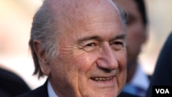 Blatter busca su cuarto período al frente de la FIFA, aunque no se sabe si con las investigaciones en marcha el organismo suspenda la votación prevista para este próximo miércoles 1 de junio de 2011.