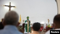 FOTO DE ARCHIVO: El cardenal católico romano Leopoldo Brenes dirige una misa para los feligreses en la Catedral Metropolitana de Managua, Nicaragua, el 21 de agosto de 2022. REUTERS/Maynor Valenzuela/Foto de archivo