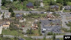 Bức không ảnh chụp cảnh tàn phá trong thị trấn Cullman, Alabama sau cơn bão lốc