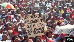 Foto de arquivo de uma anterior manfiestação de mulheres da Lunda Norte de protesto contra onda de assassinados por traficantes de orgãos humanos