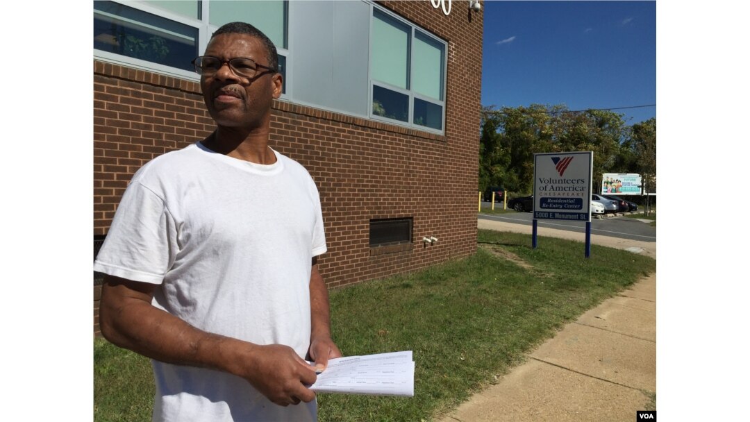 Fifty-eight-year-old Greg Nelson, just one of thousands of non-violent drug offenders slated for early release from prison under new federal sentencing guidelines, in Baltimore, Maryland, Oct. 2015. (C. Presutti/VOA).