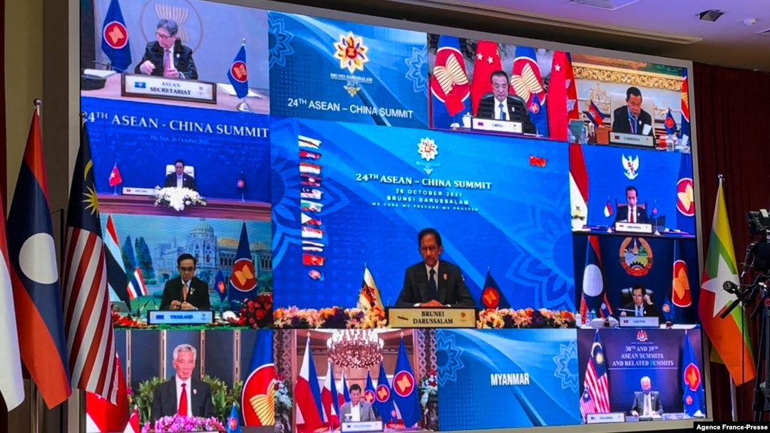 Sultan of Brunei Hassanal Bolkiah (C) takes part in the ASEAN-China Summit on the sidelines of the 2021 Association of Southeast Asian Nations (ASEAN) summits held online on a live video conference in Bandar Seri Begawan, Brunei, Oct. 26, 2021. 