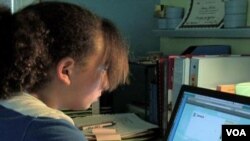 En una encuesta a universitarios de primer año, un 39% de las mujeres y un 18% de los hombres dijeron sentirse abrumados con la carga seglar.