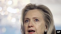 Ngoại trưởng Hoa Kỳ Hillary Clinton nói Mỹ không đứng về phía nào trong các tuyên bố chủ quyền chồng chéo đối với những khu vực thuộc Biển Ðông.