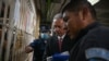 El periodista guatemalteco José Rubén Zamora, director del diario elPeriódico, llega para escuchar el fallo de la corte guatemalteca en un caso en su contra, el 14 de junio de 2023.