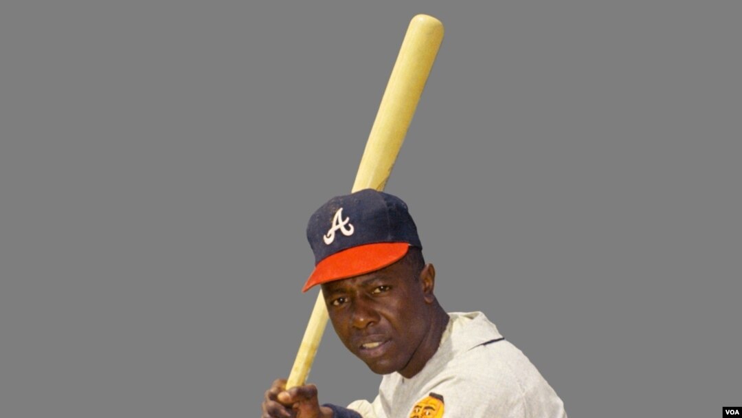 El ex jardinero y bateador de los Bravos de Atlanta, Hank Aaron. [Foto de archivo]