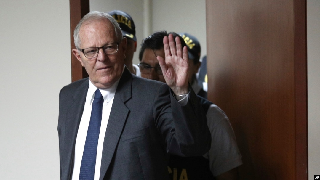 El expresidente de Perú, Pedro Pablo Kuczynski, llega a una audiencia judicial para determinar su liberación, en Lima, Perú, el lunes 15 de abril de 2019. 