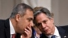El ministro de Asuntos Exteriores de Turquía, Hakan Fidan, habla con el secretario de Estado de Estados Unidos, Antony Blinken, durante una reunión con los ministros de Asuntos Exteriores del Grupo de Contacto Árabe sobre Siria en Aqaba, Jordania, el 14 de diciembre de 2024