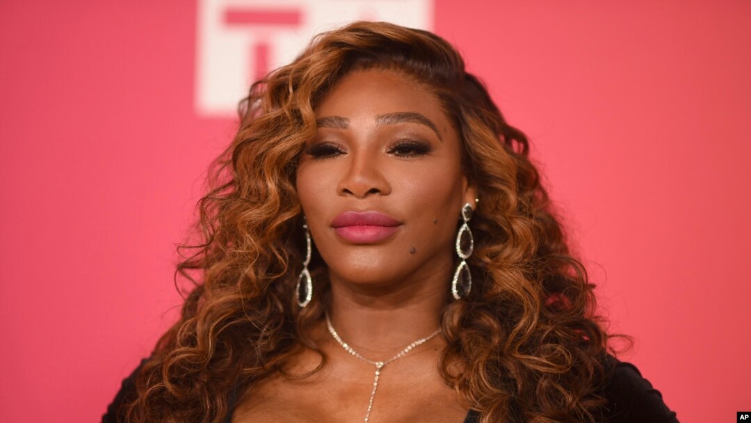 Serena Williams acude a los premios de la NAACP, el 25 de febrero de 2023, en Pasadena, California.
