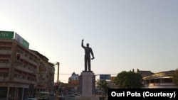 Estátua de Eduardo Mondlane na Avenida Eduardo Mondlane, Maputo, Moçambique. 3 de Fevereiro, 2022