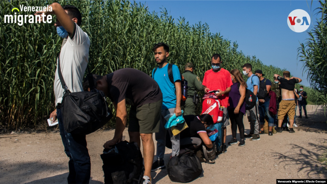 Adultos jóvenes componen la mayoría de los grupos de venezolanos que cruzan ilegalmente hacia EE. UU. a través de Del Río, Texas.