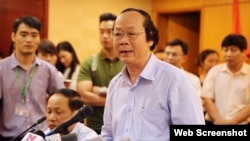 Thứ trưởng Bộ Tài nguyên và Môi trường Võ Tuấn Nhân phát biểu trong cuộc họp báo về việc cá chết hàng loạt ở bờ biển miền trung Việt Nam gần đây, tại Hà Nội, Việt Nam ngày 27 tháng 4 năm 2016.