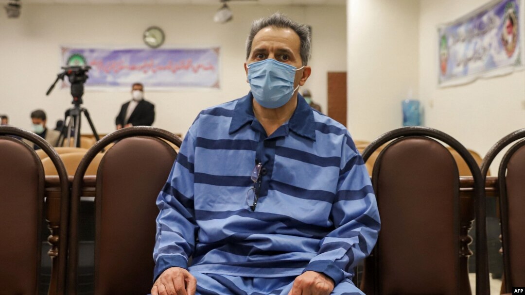 Jamshid Sharmahd attends the first hearing of his trial in Tehran on Feb. 6, 2022.