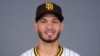 El jugador de béisbol de los Padres de San Diego, Tucupita Marcano, posa para una fotografía el 20 de febrero de 2024, en Peoria, Arizona. MLB le prohibió jugar de por vidael martes 4 de junio de 2024, por apostar en béisbol y suspendió a los otros cuatro jugadores por un año.