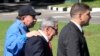 El presidente de Nicaragua, Daniel Ortega, camina con Raúl Castro después de posar para una fotografía grupal en la cumbre del G77+China en La Habana, Cuba, el 2 de septiembre de 2019.