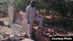 UMnu. Mbuso Fuzwayo, umqondisi wenhlanganiso yeIbhetshu Likazulu, uthi akumangalisi ukutshontshwa kwelitshe ngabacatshangelwa ukuba basekela uhulumende. (Photo Credit/Mbuso Fuzwayo)