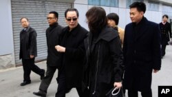 중국의 우다웨이 외교부 한반도사무 특별대표(가우데)가 17일 평양에 도착했다.