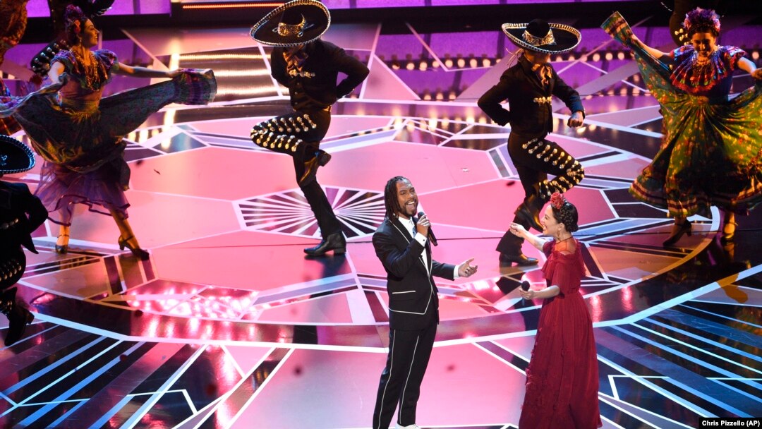 Actuação e Miguel e Natalia Lafourcade de "Remember Me", música do filme de animação Coco, que ganhou o Oscar para Melhor Filme de Animação