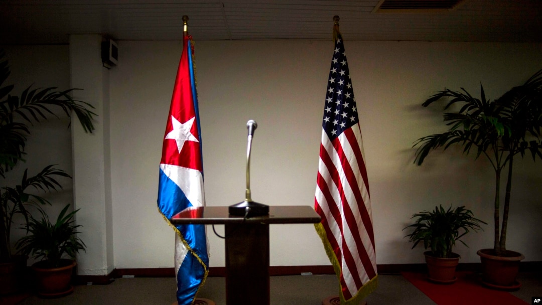Representantes de Estados Unidos y Cuba se reúnen por segundo día en Washington este martes como parte de los esfuerzos de normalización de relaciones. Los temas principales han sido inmigración y drogas. Dic. 1, 2015.