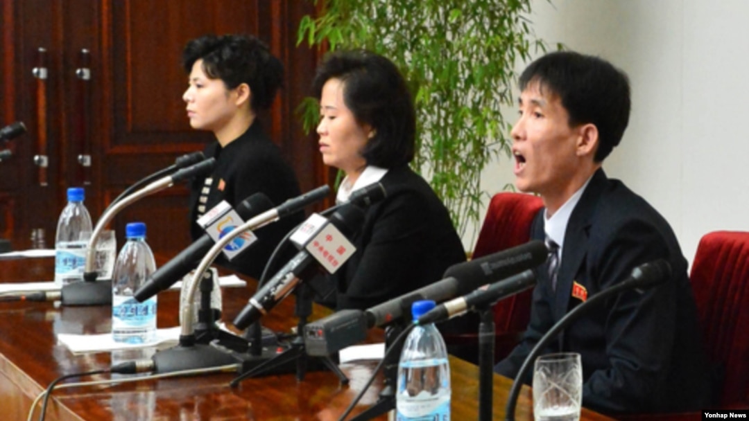 지난 1월 재입북해 조선중앙TV에서 한국 사회를 비난하는 기자회견을 가진 탈북자 김광호.김옥실 씨 부부.