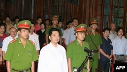 Tiến sĩ Hà Vũ trong phiên phúc thẩm ngày 2/8/2011 ở Hà Nội