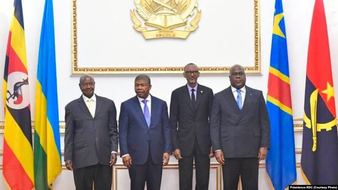 (G ti D) Ba présidents Yoweri Museveni ya Ouganda, Joao Lourenço ya Angola, Paul Kagame ya Rwanda mpe Felix Tshisekedi ya RDC, na bokutani na Luanda, Angola, 12 juillet 2019. (Présidence ya RDC)