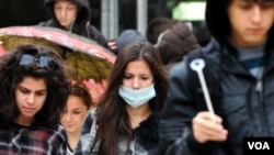 Las autoridades confirman 415 casos de gripe porcina H1N1 en Venezuela, cifra que duplica los registrados hasta la semana pasada.