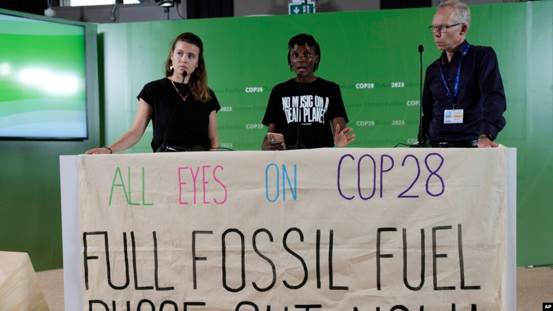 Wanaharakati wa mazingira katika mkutano wa COP28 huko Dubai